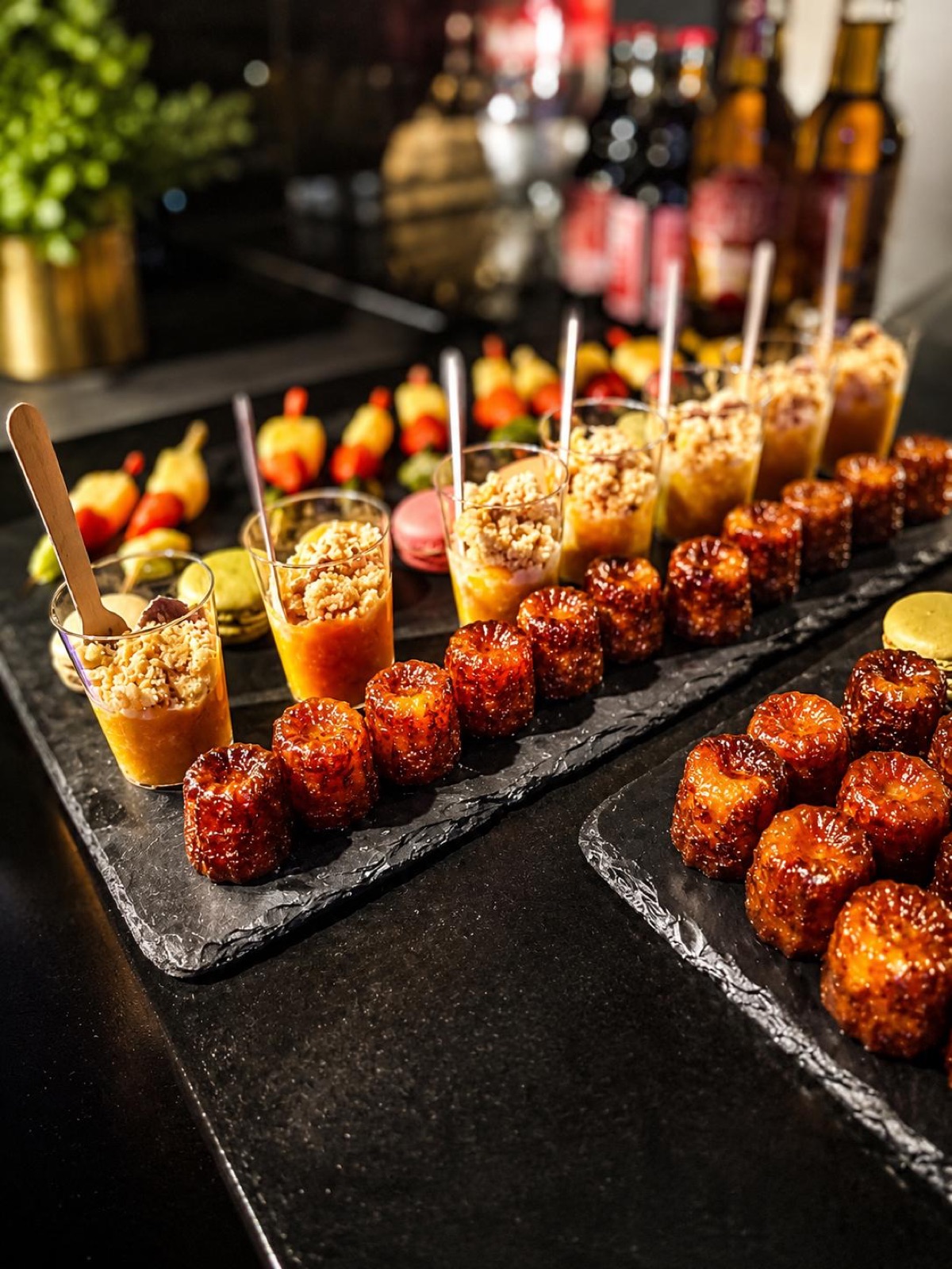 Pièces sucrées et salées : cannelés bordelais, verrines et macarons